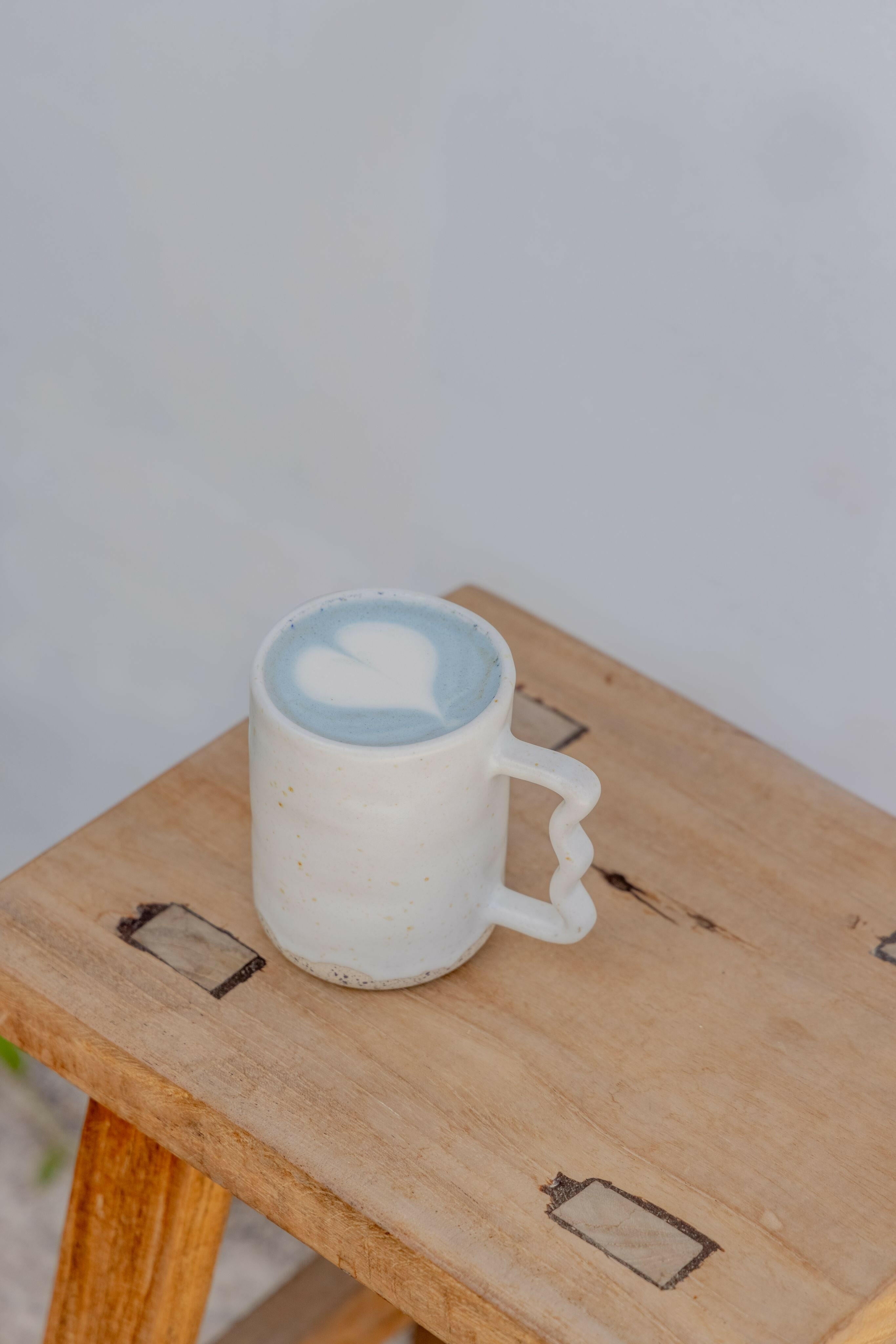 Village Thrive Wabi 陶瓷波浪馬克杯 - 手感白