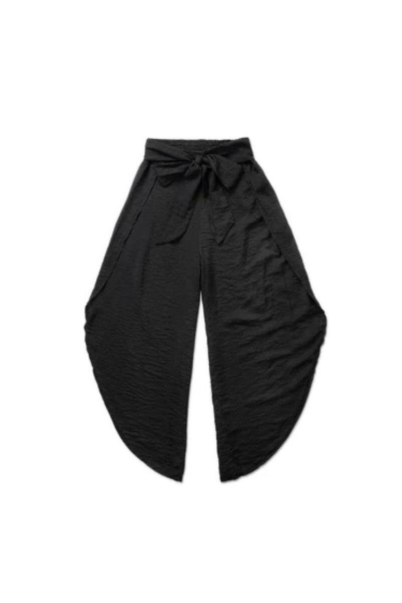 Isla De Ibiza Jamie 風尚罩衫長褲面料輕盈、剪裁優雅,非常適合休閒、散步或外出用餐。