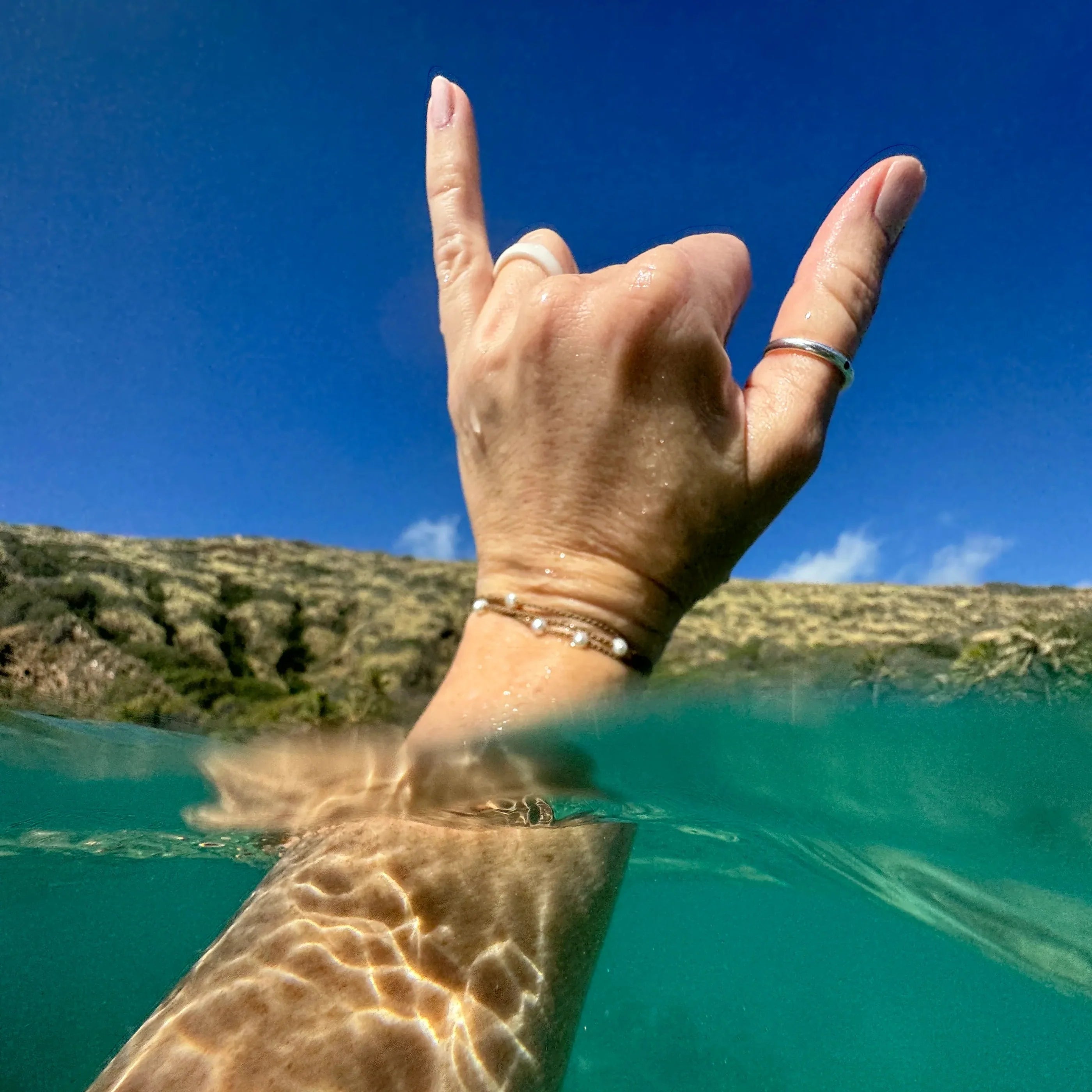 Tula Blue 防水編織手環 - 極簡 5 顆淡水珍珠系列