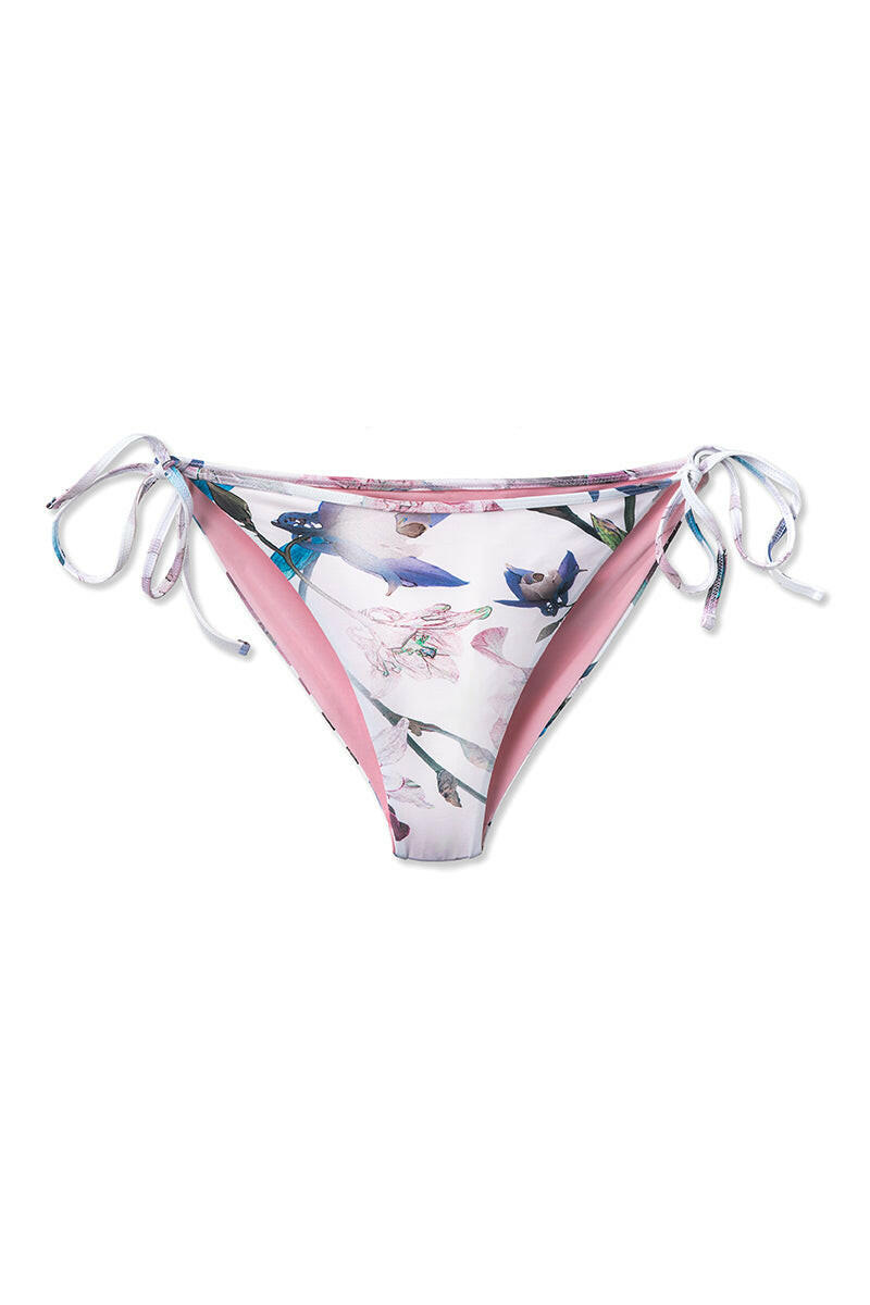 Redefined Romance Vanessa 經典比基尼下身,以柔軟的巴西混紡面料打造並融入精緻細節設計,為經典款式增添別緻魅力。