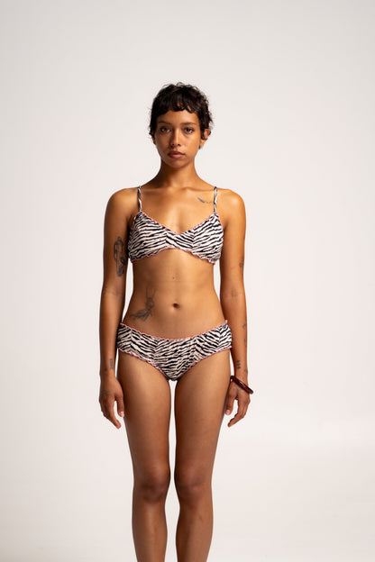 WET 曦光流影 - Lilly Bottom 甜美運動平口比基尼下身 白晝斑紋