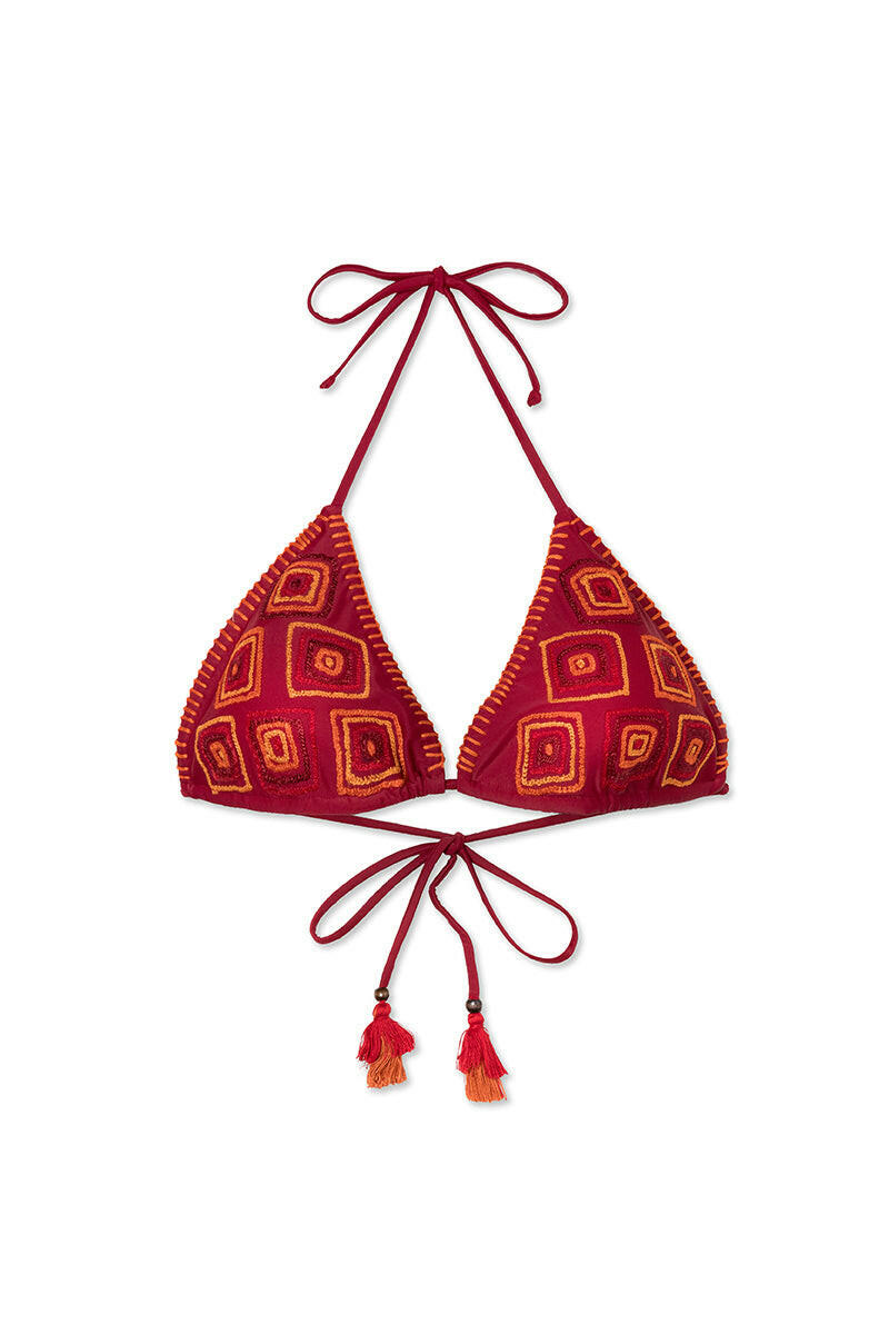 Copacabana Sofia 經典比基尼上身以經典紅色設計,無論是陽光下還是海邊,它都能完美突顯每種膚色的美麗。